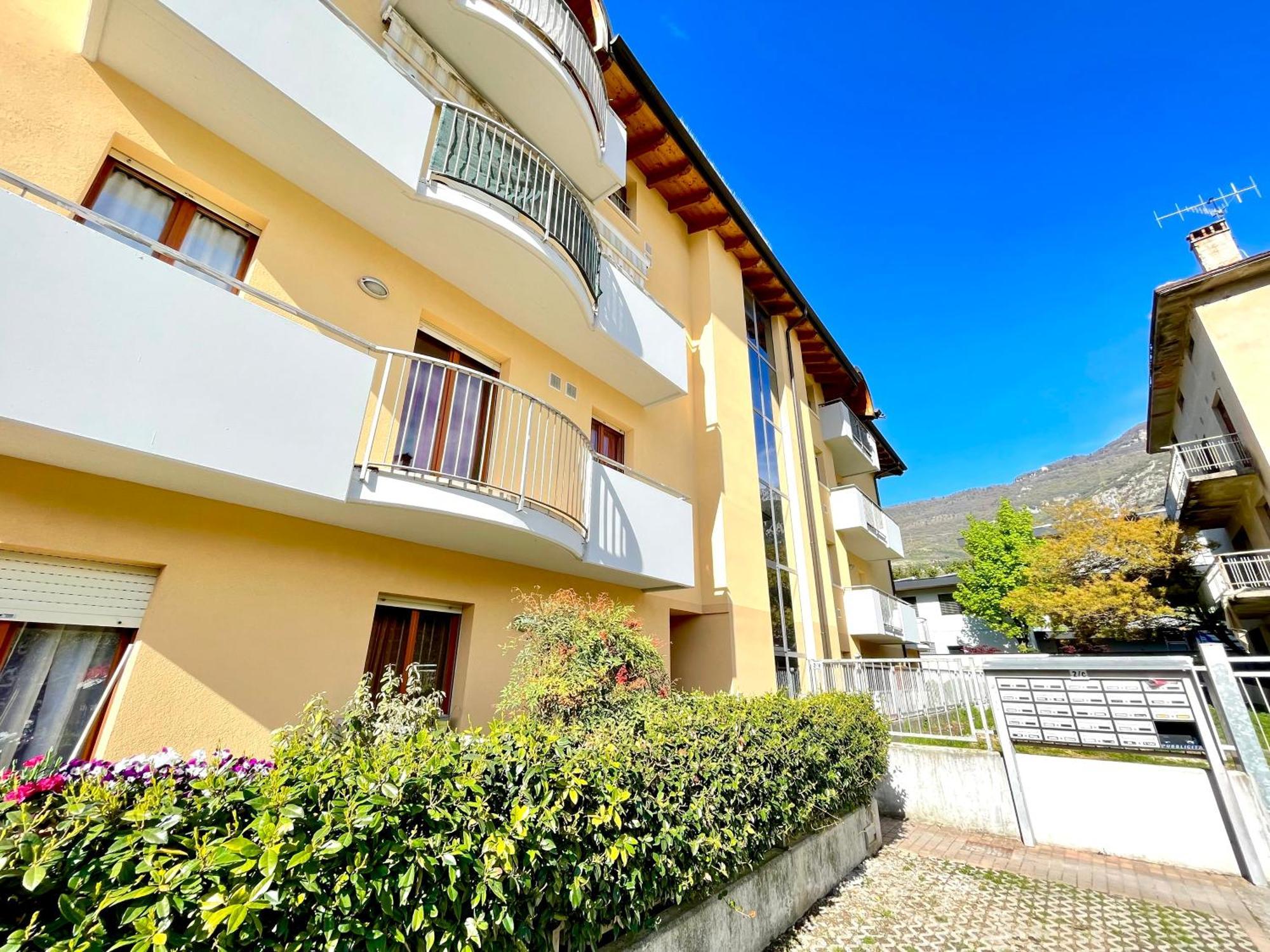 Casa Segantini - Relax Patio Apartment 1 Arco Ngoại thất bức ảnh